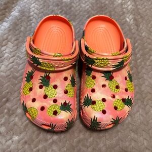 CROCS Women’s Pineapple Print Pink-Orange Clogs size 6